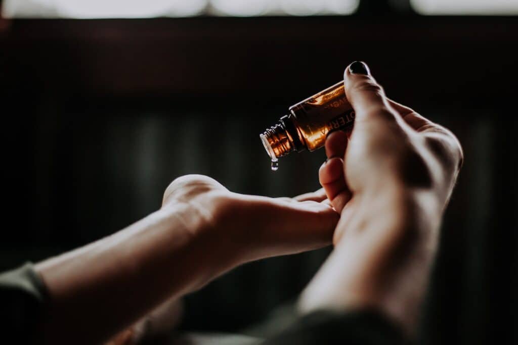 st john's wort oil benefits